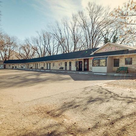 Wamego Simmer Motel מראה חיצוני תמונה