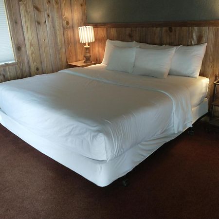 Wamego Simmer Motel מראה חיצוני תמונה