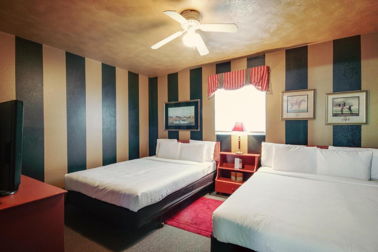 Wamego Simmer Motel מראה חיצוני תמונה