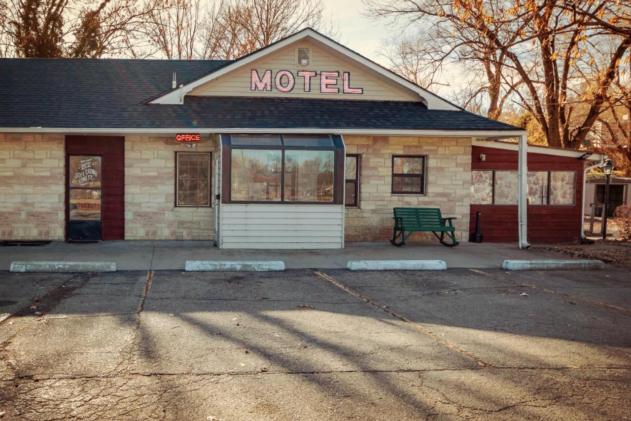 Wamego Simmer Motel מראה חיצוני תמונה
