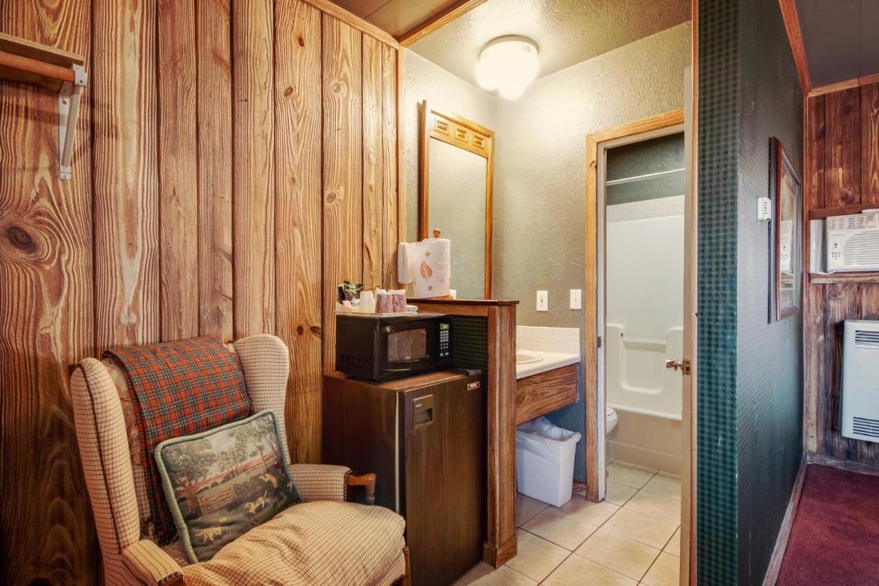 Wamego Simmer Motel מראה חיצוני תמונה
