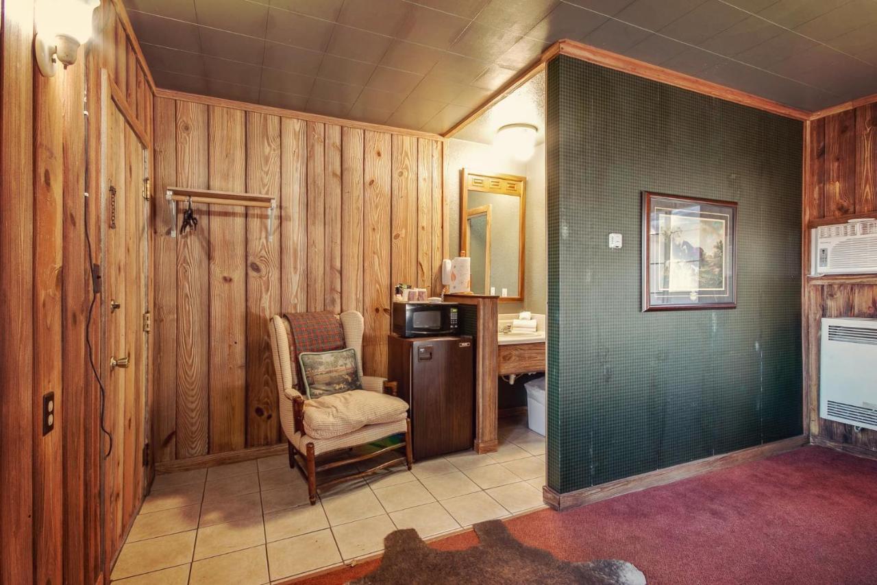 Wamego Simmer Motel מראה חיצוני תמונה