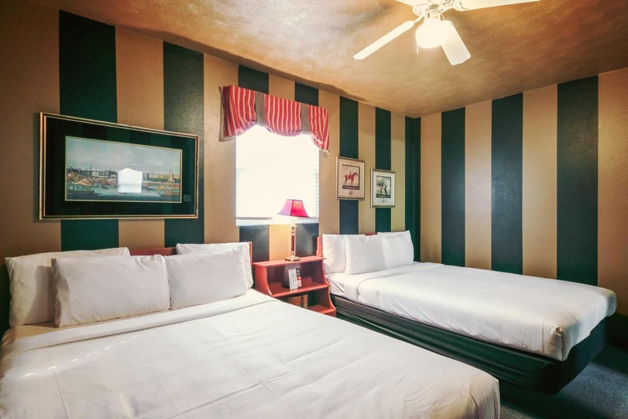 Wamego Simmer Motel מראה חיצוני תמונה
