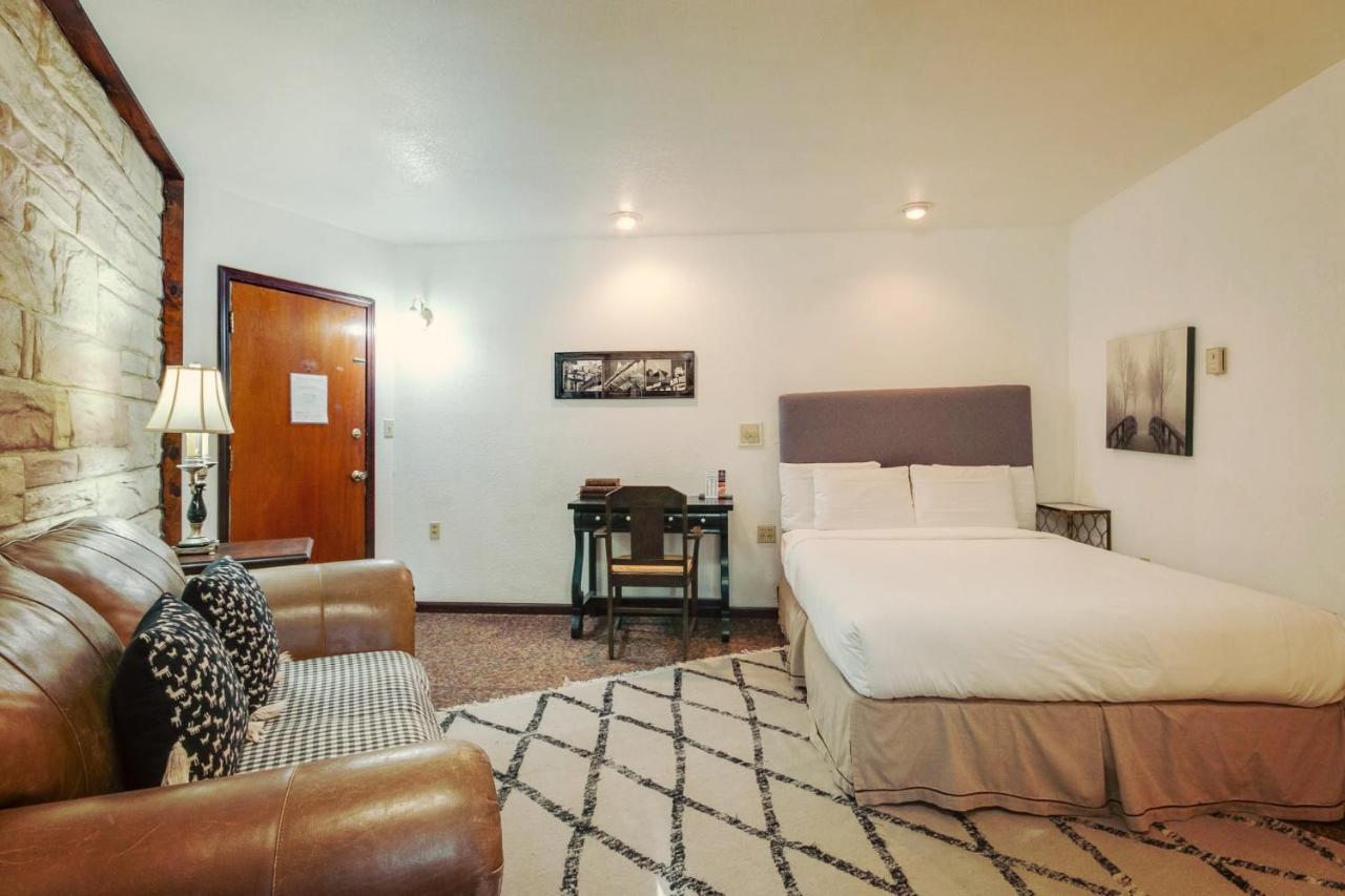 Wamego Simmer Motel מראה חיצוני תמונה