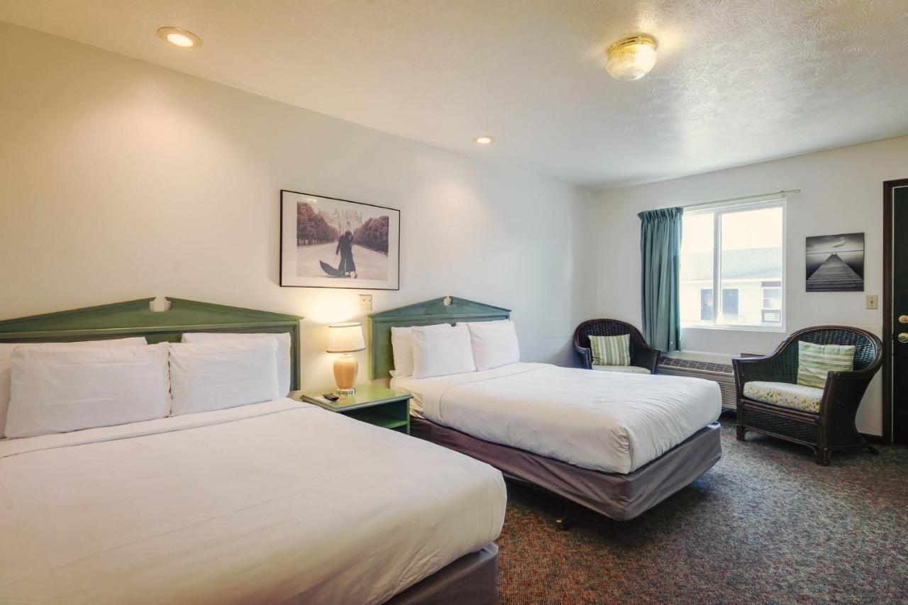 Wamego Simmer Motel מראה חיצוני תמונה