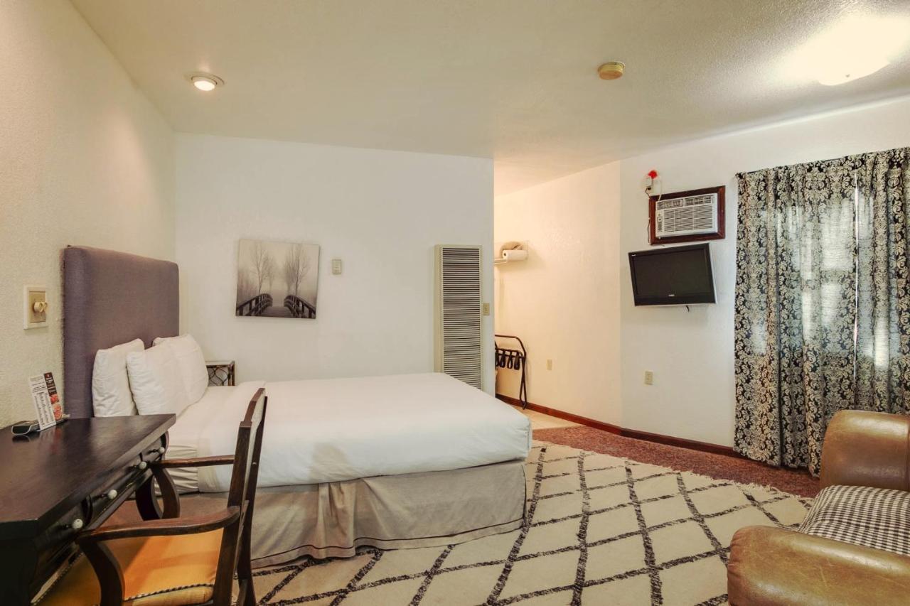 Wamego Simmer Motel מראה חיצוני תמונה