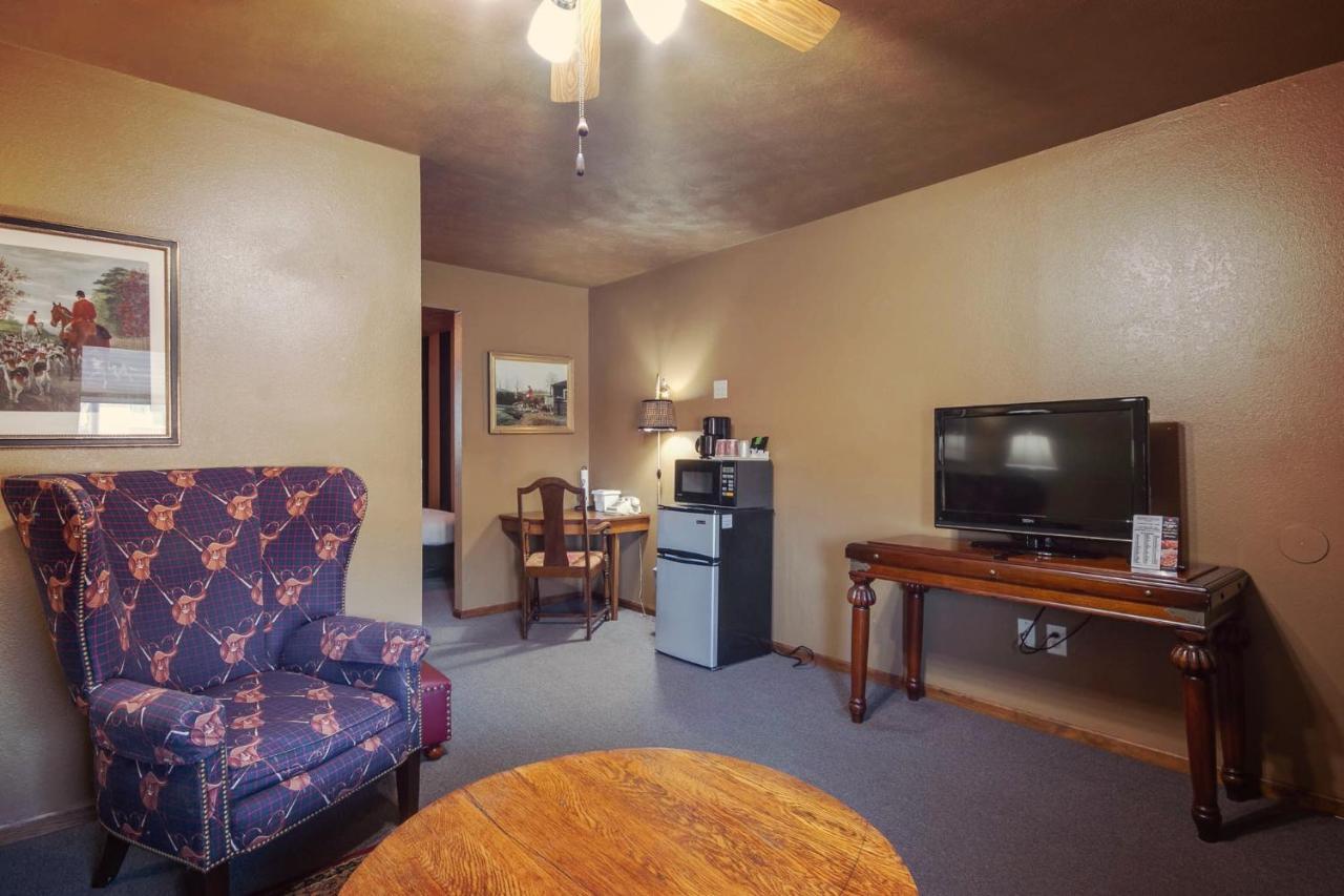 Wamego Simmer Motel מראה חיצוני תמונה