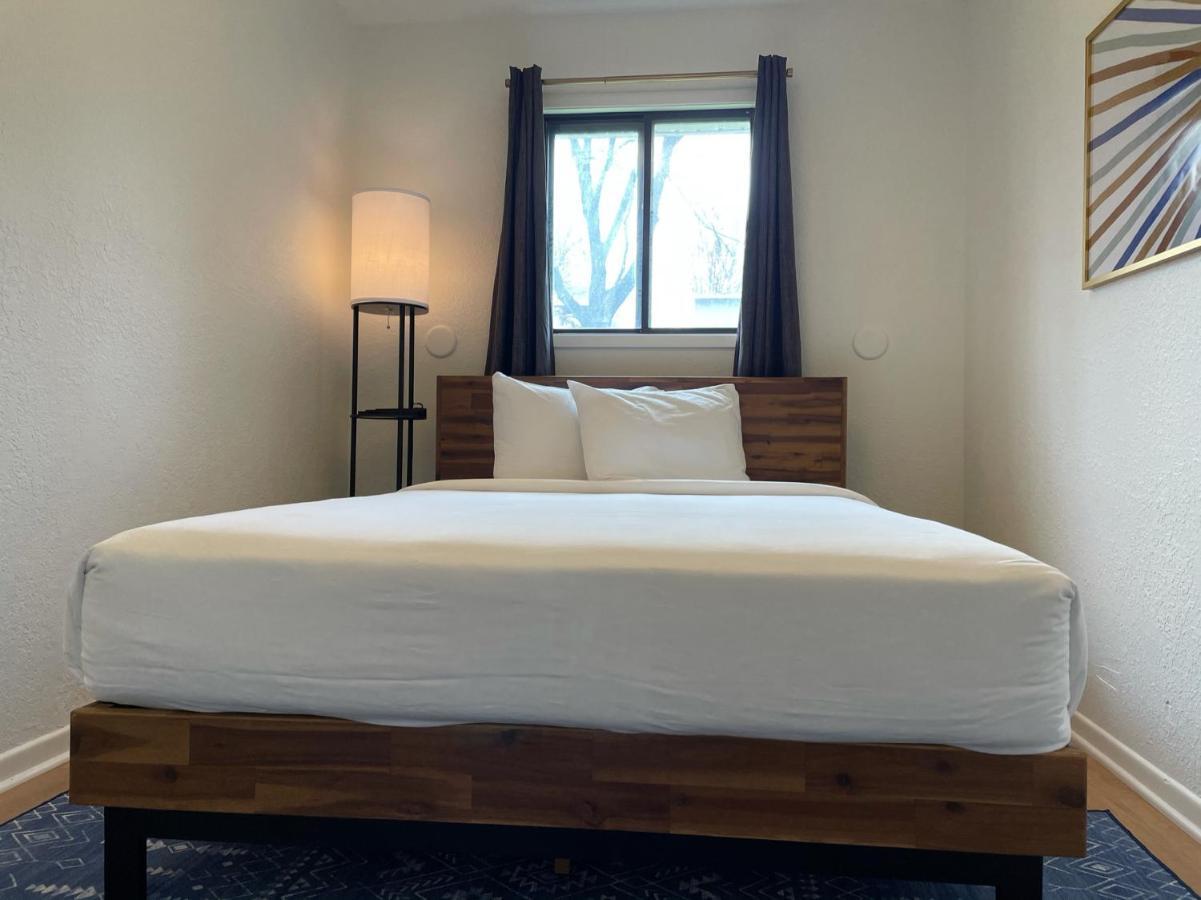 Wamego Simmer Motel מראה חיצוני תמונה